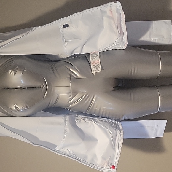 NWT. Puma Women's Lightweigt jacket. - Picture 3 of 15